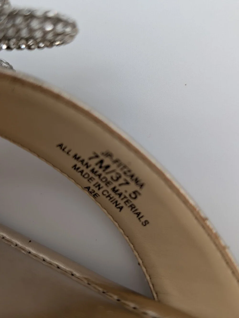 Jessica Simpson Fordin Metallic Gold Rhinestone Flower Sandals Flip Flop 7M